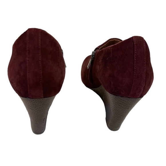 Women’s CLARKS Artisan Purity Frost Burgundy Suede Leather Booties Shoes - Picture 4 of 5